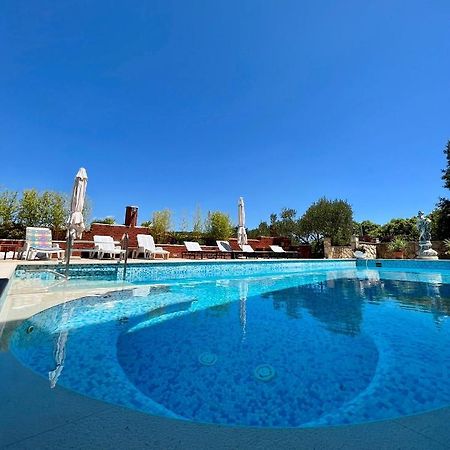 Apartment With Swimming Pool เยลซา ภายนอก รูปภาพ