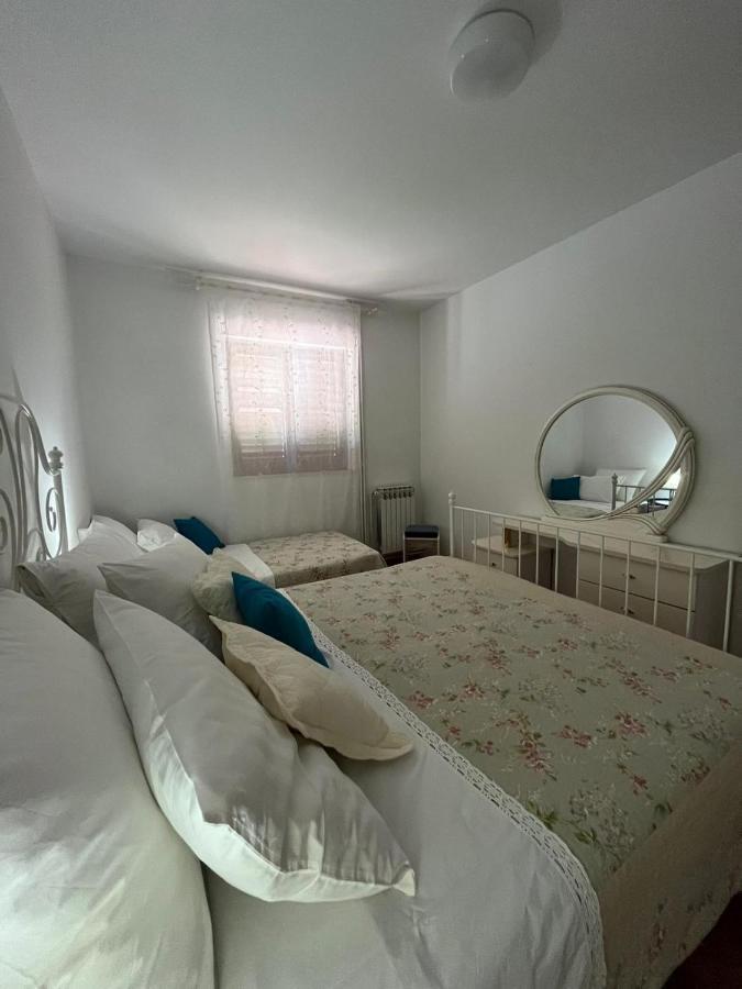Apartment With Swimming Pool เยลซา ภายนอก รูปภาพ
