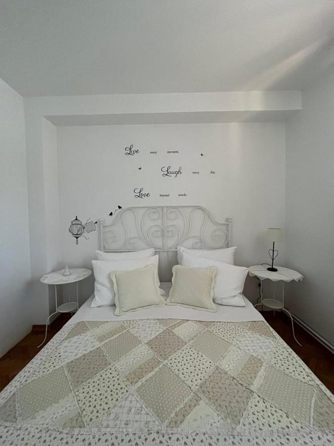 Apartment With Swimming Pool เยลซา ภายนอก รูปภาพ